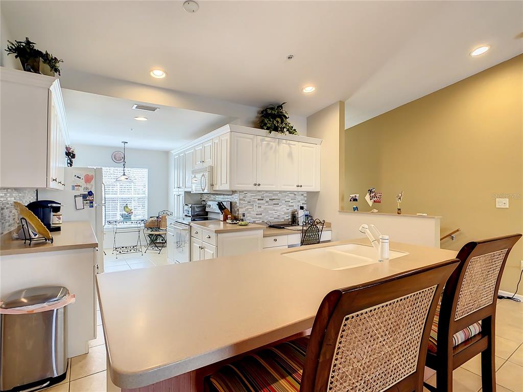 7060 STRAND CIRCLE Unit: 7060