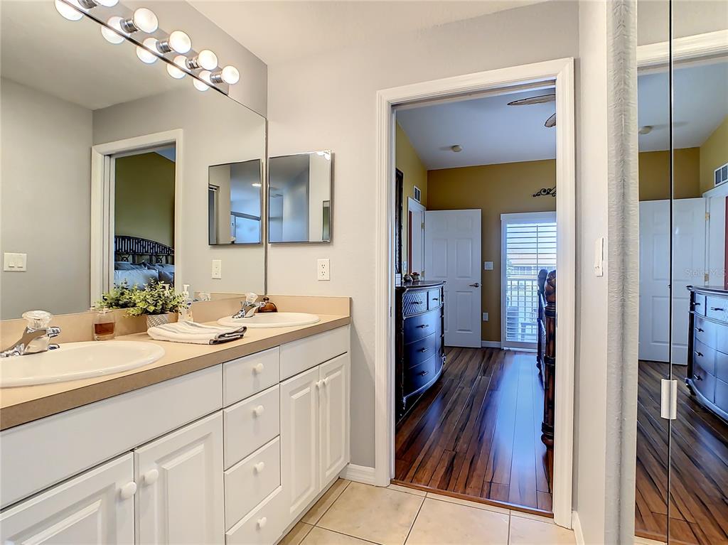 7060 STRAND CIRCLE Unit: 7060