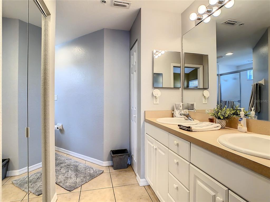 7060 STRAND CIRCLE Unit: 7060