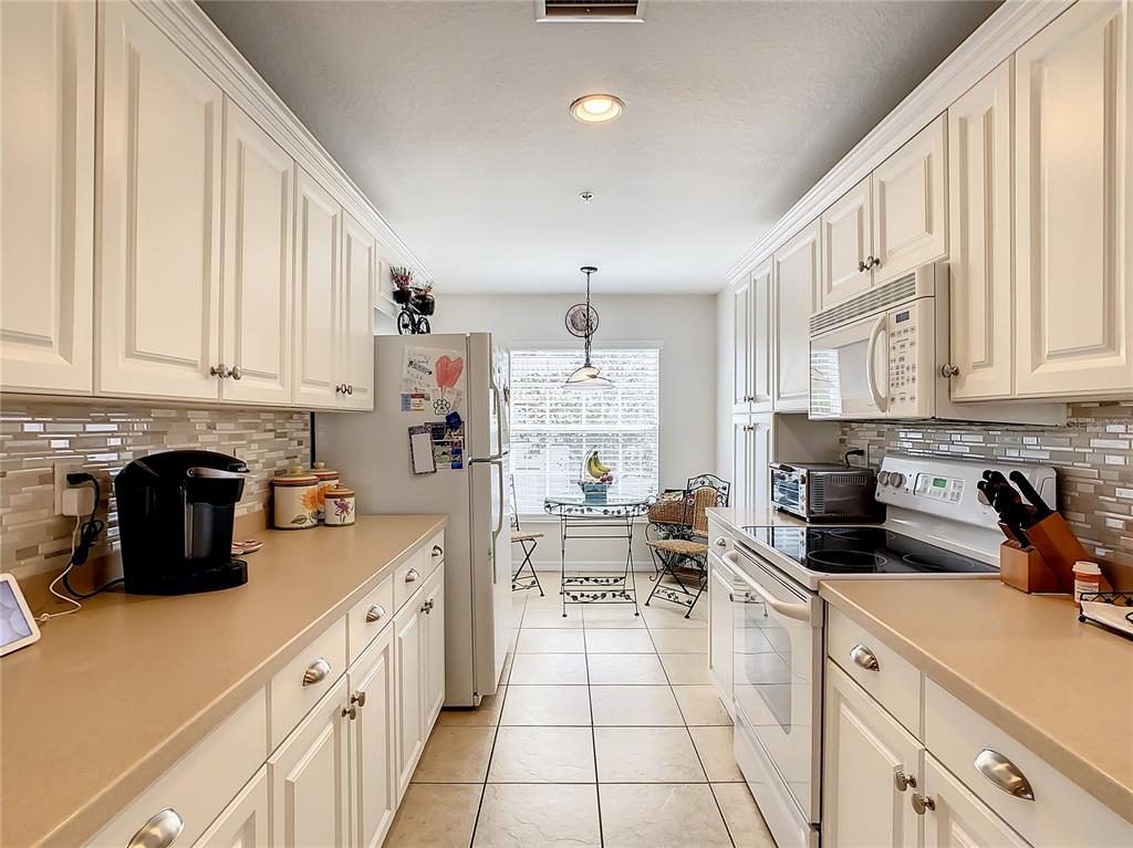 7060 STRAND CIRCLE Unit: 7060