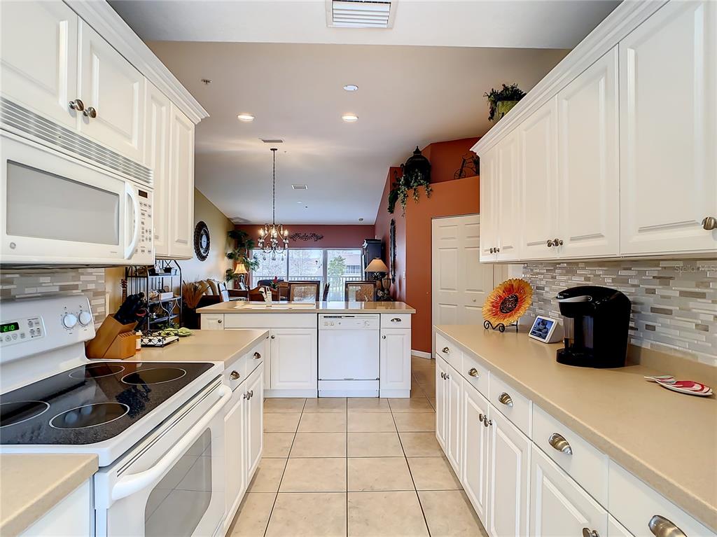 7060 STRAND CIRCLE Unit: 7060
