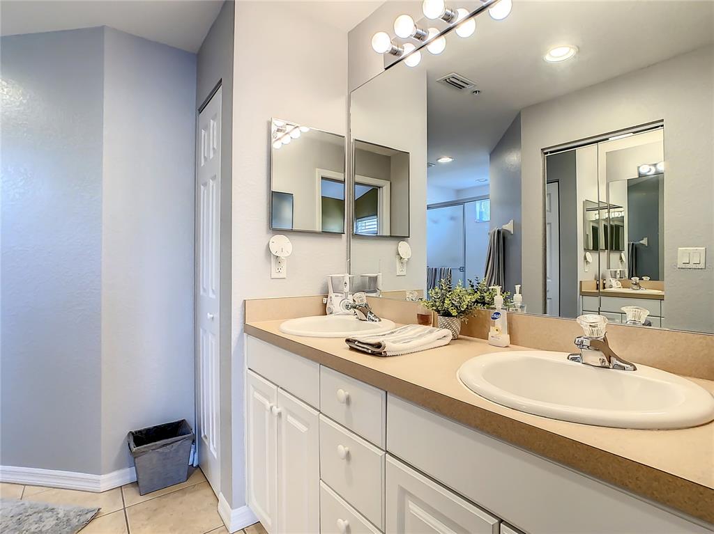 7060 STRAND CIRCLE Unit: 7060