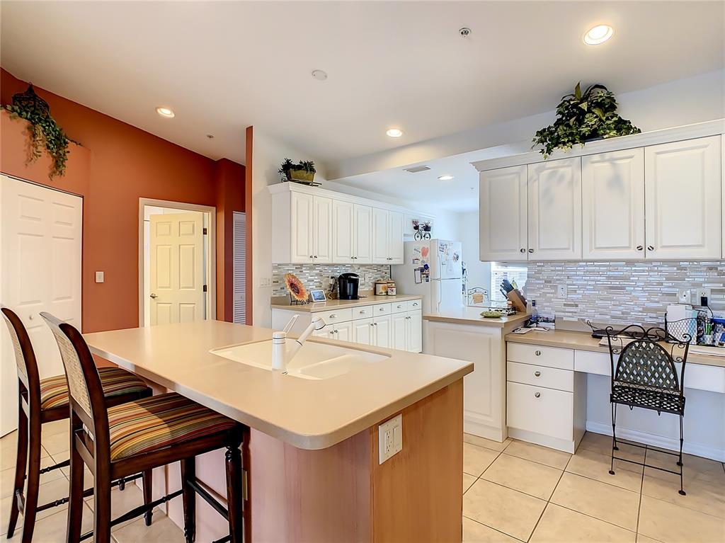 7060 STRAND CIRCLE Unit: 7060