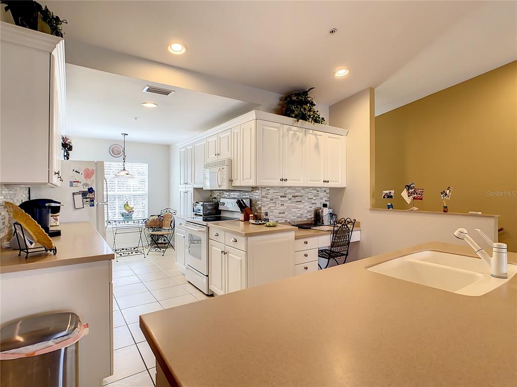 7060 STRAND CIRCLE Unit: 7060