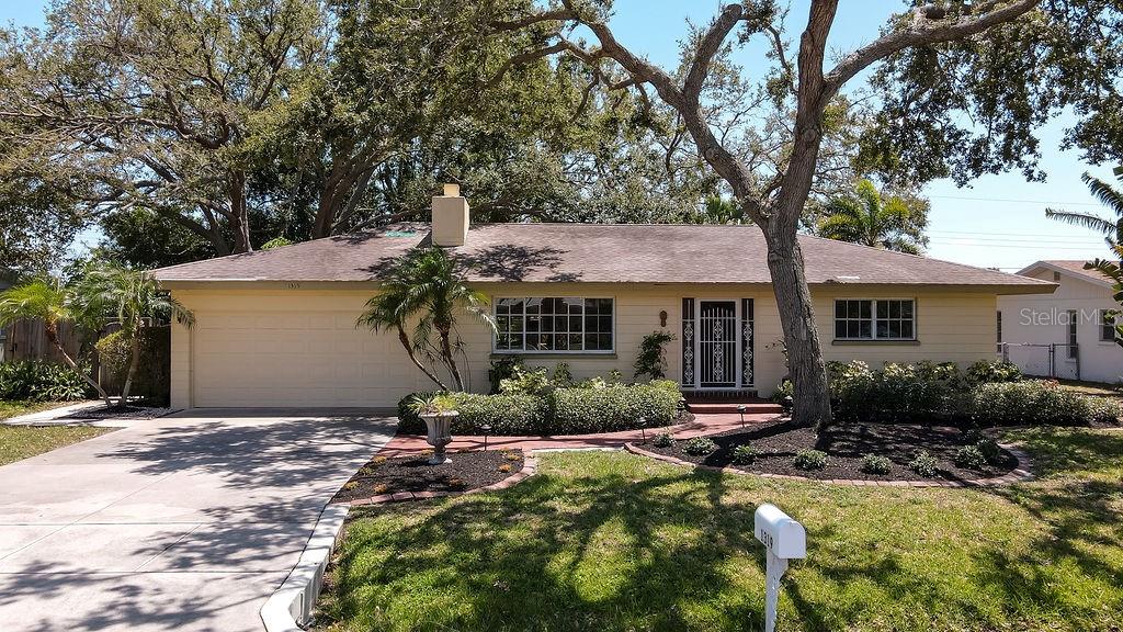 1319 MANGO AVENUE