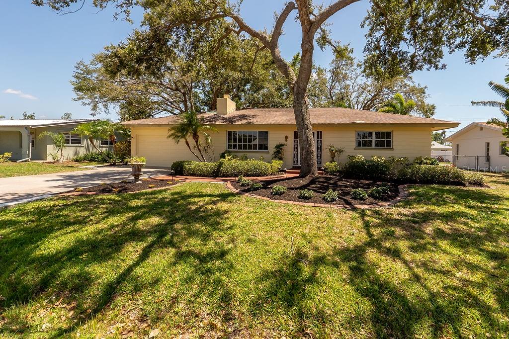1319 MANGO AVENUE