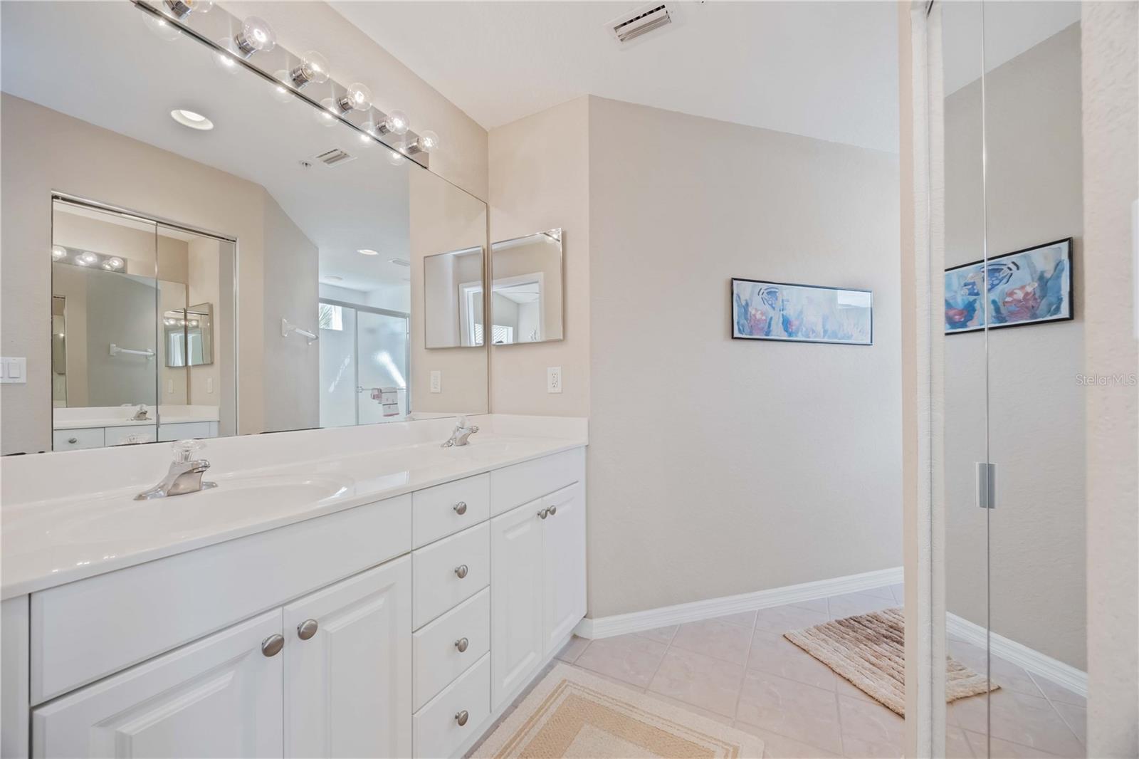 6424 BAY CEDAR LN #201