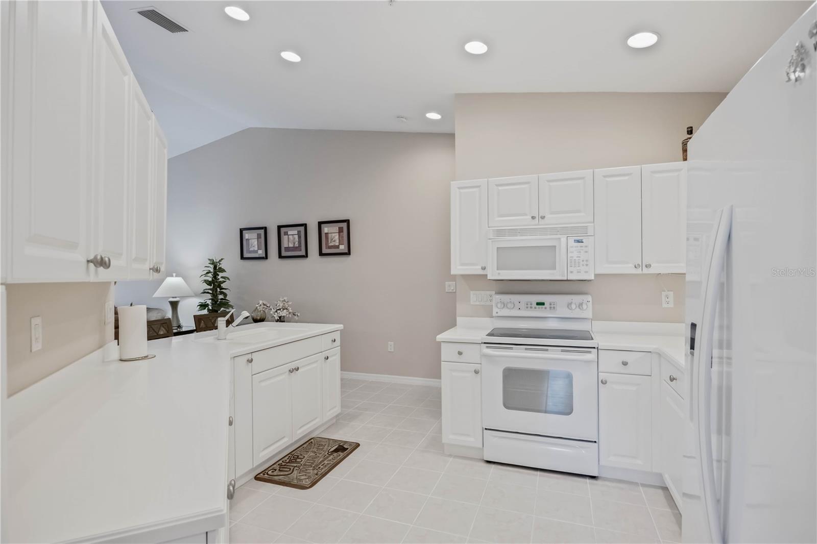 6424 BAY CEDAR LN #201