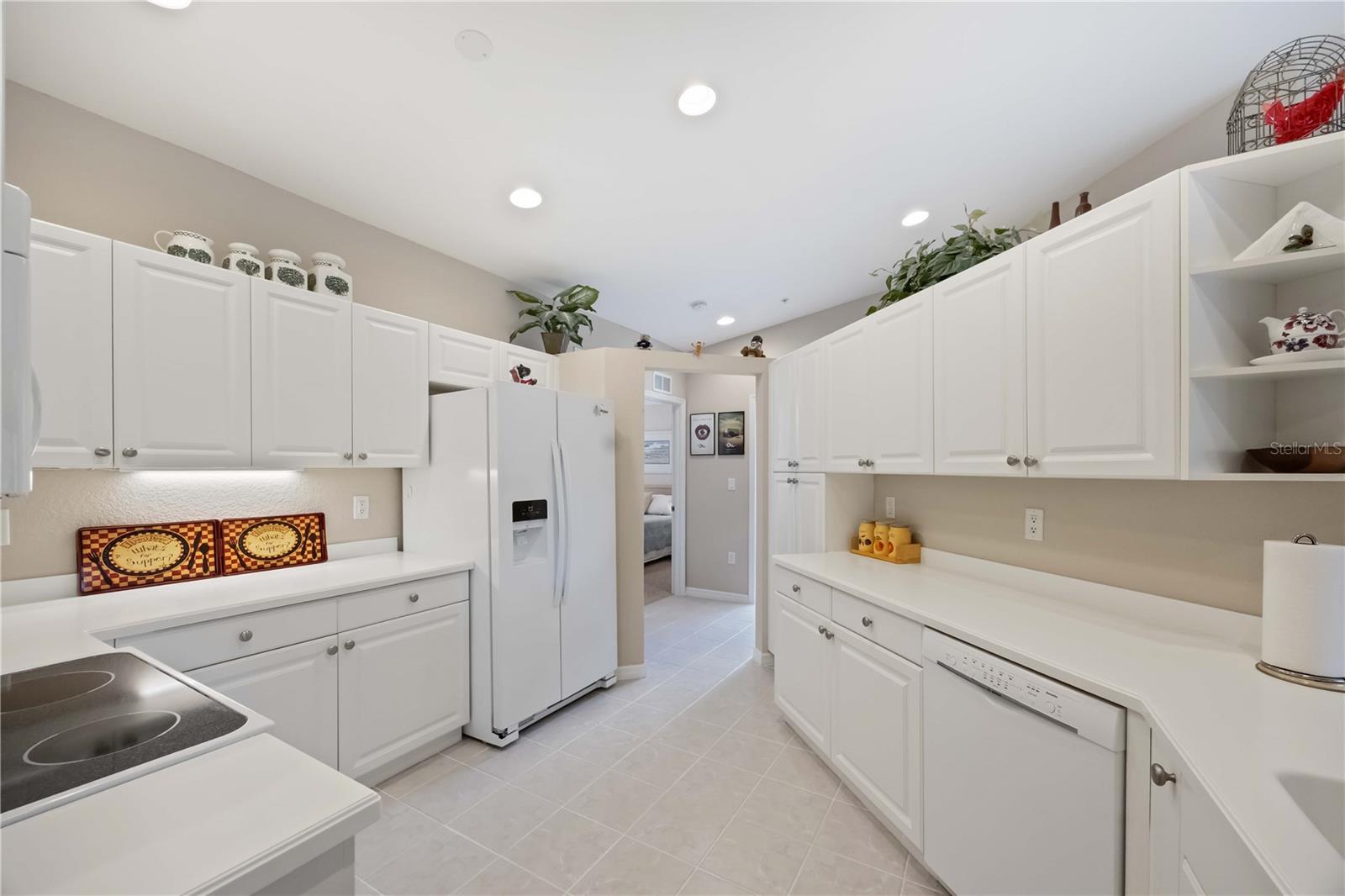 6424 BAY CEDAR LN #201