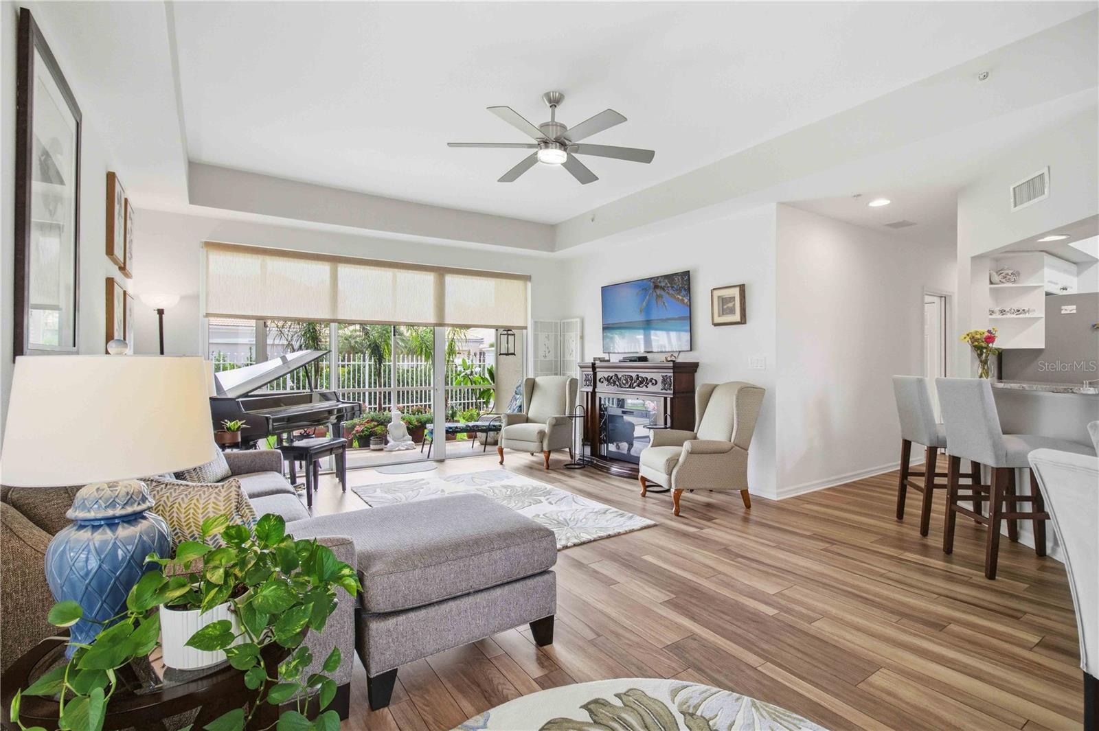 7325 FOUNTAIN PALM CIR #7325