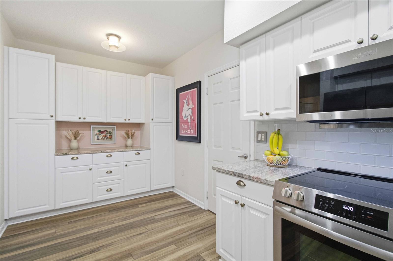 7325 FOUNTAIN PALM CIR #7325