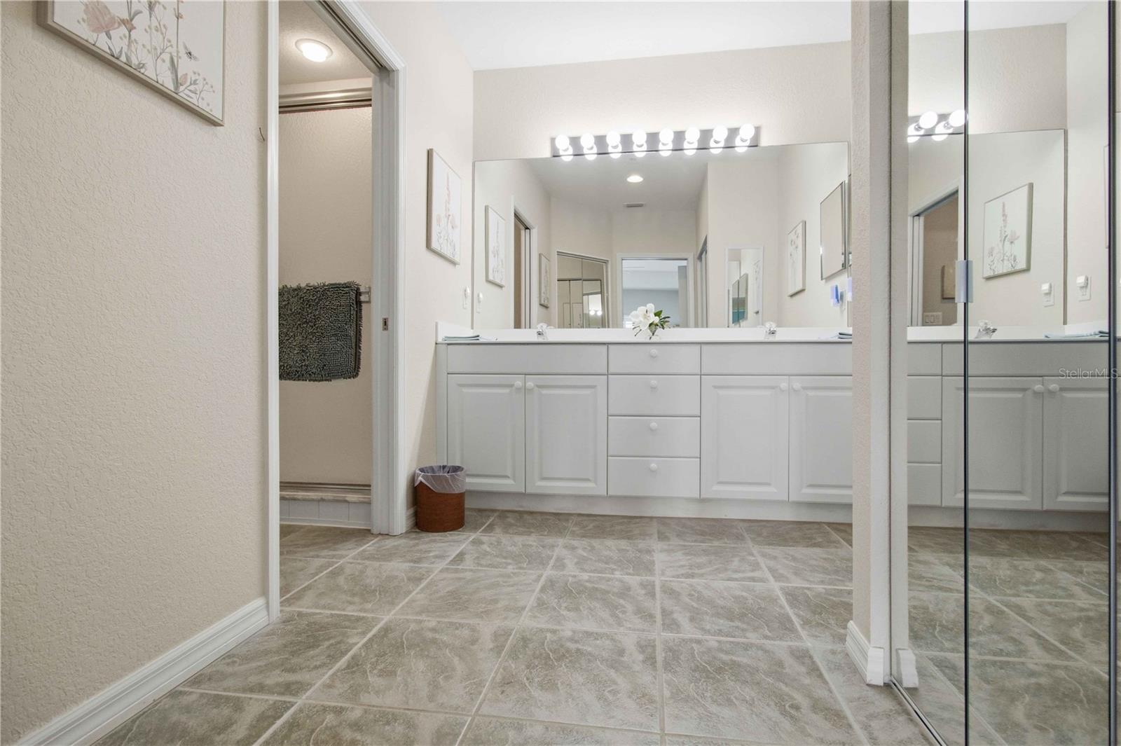 7325 FOUNTAIN PALM CIR #7325