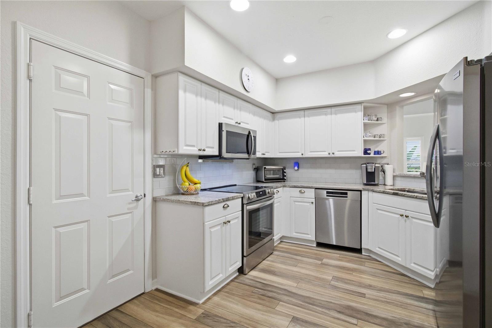 7325 FOUNTAIN PALM CIR #7325