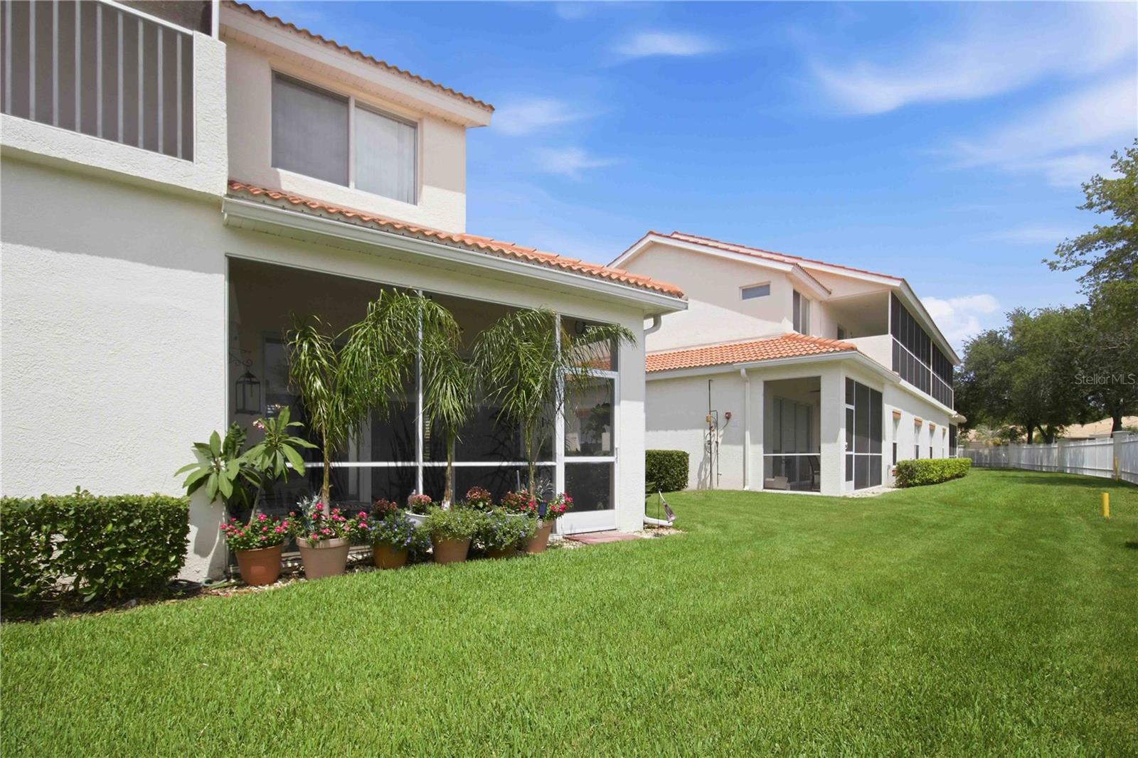 7325 FOUNTAIN PALM CIR #7325