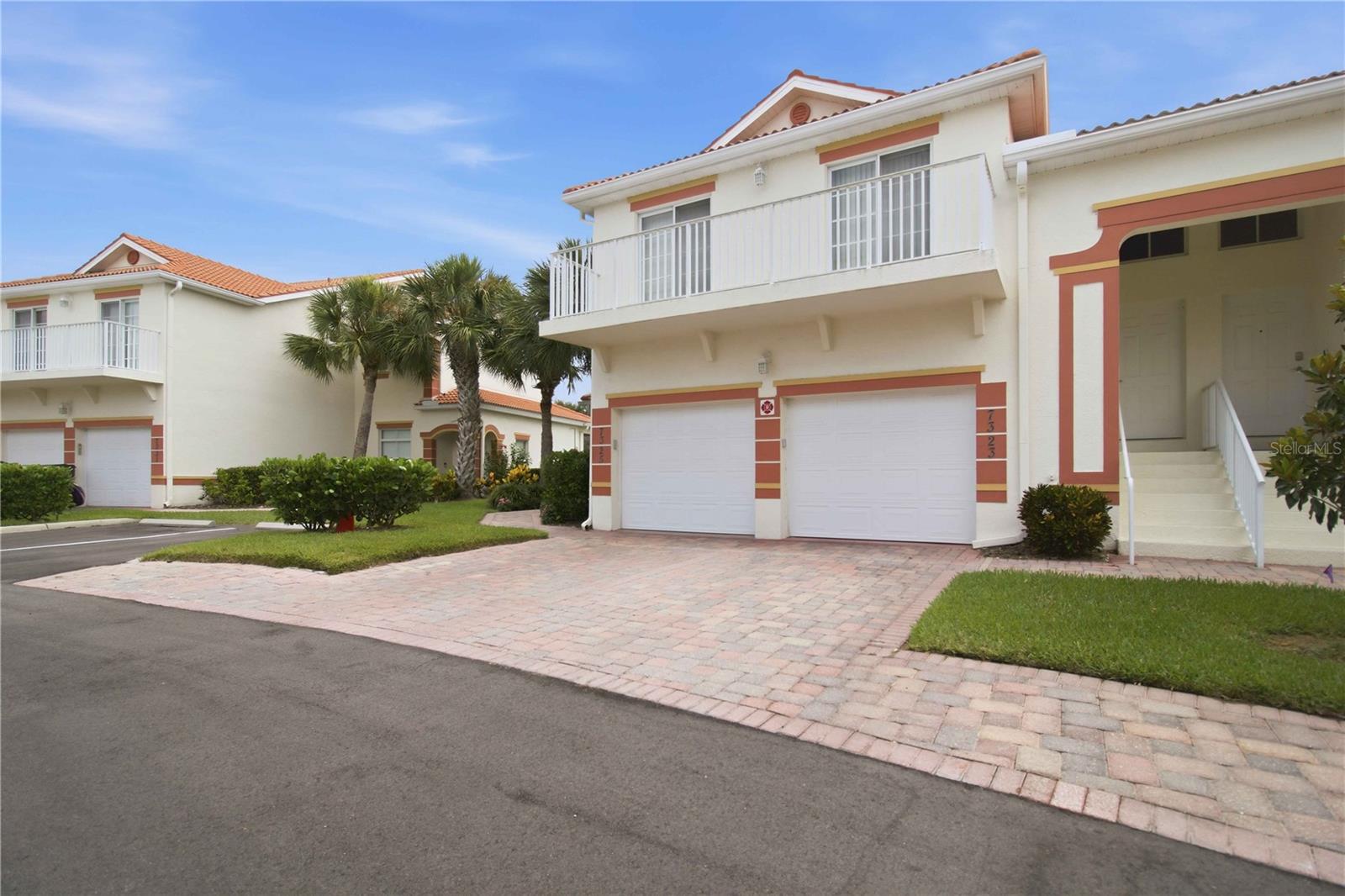 7325 FOUNTAIN PALM CIR #7325