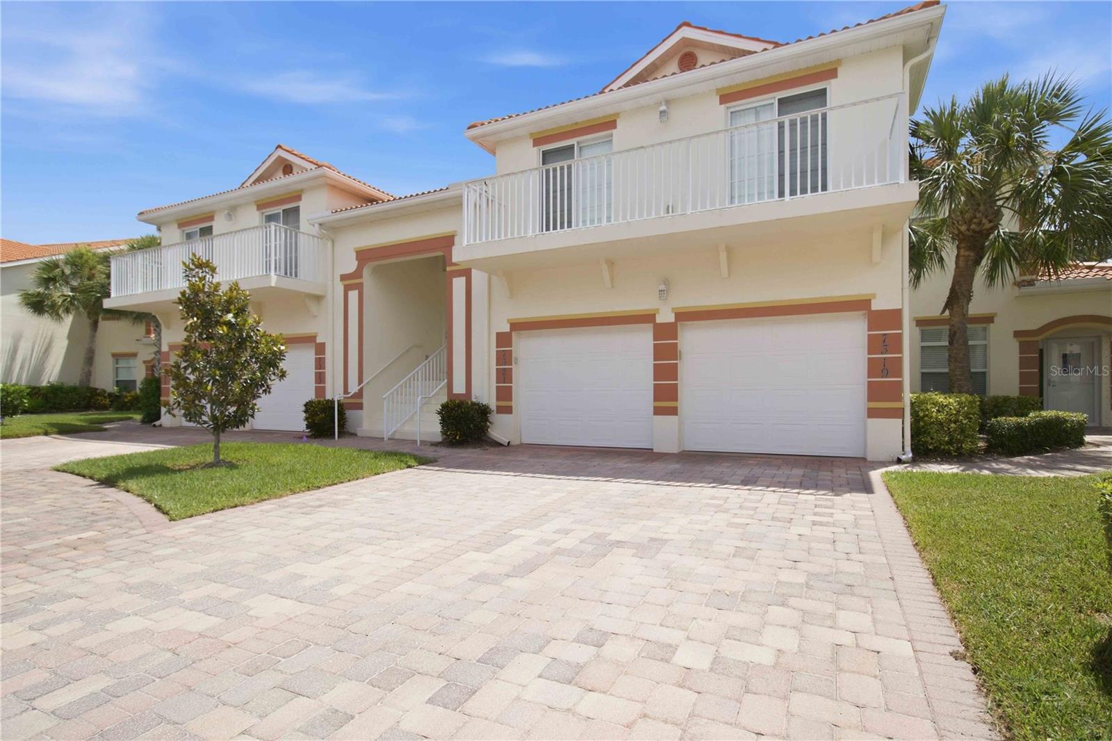 7325 FOUNTAIN PALM CIR #7325