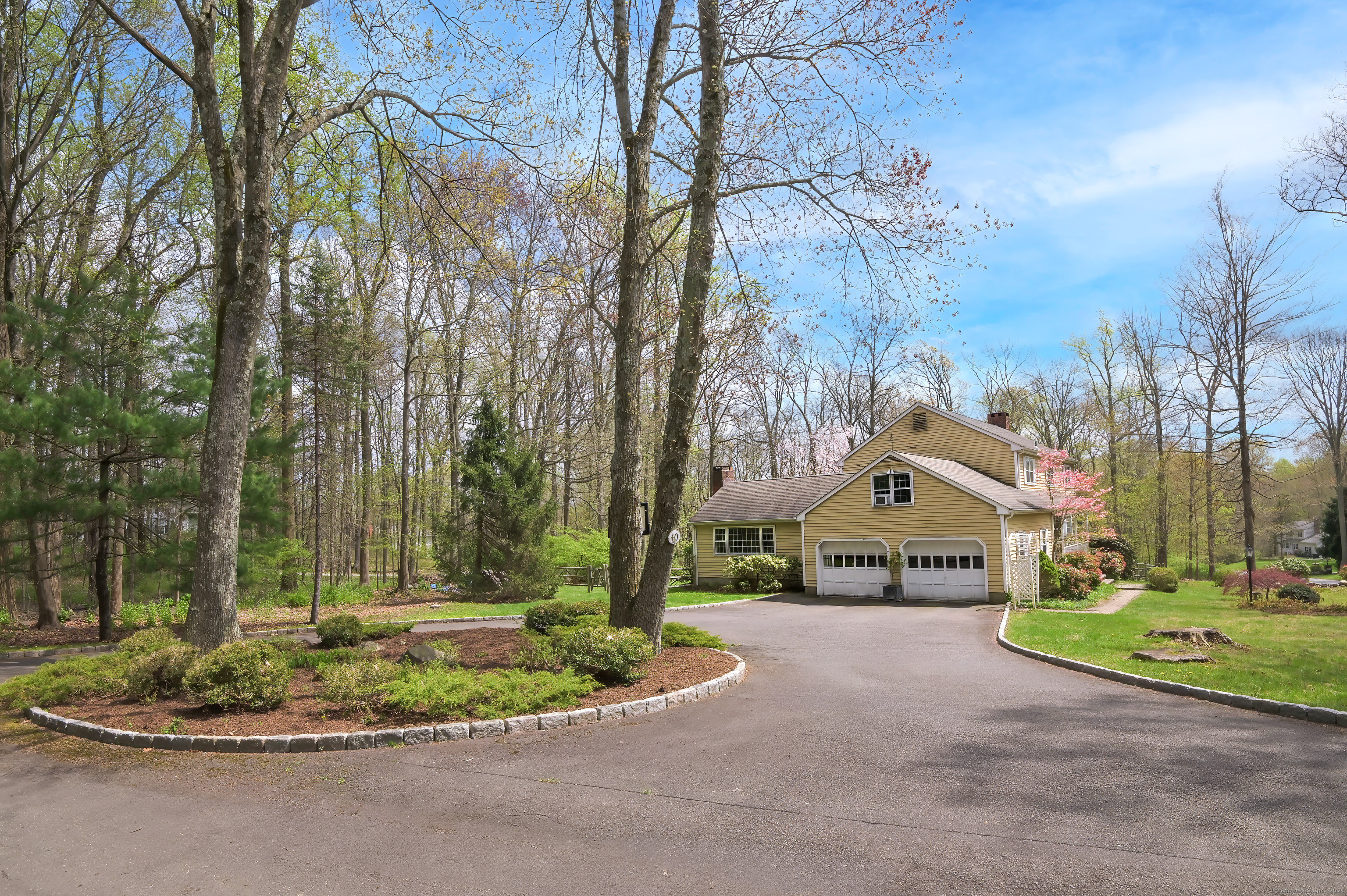 40 Scarlet Oak Drive