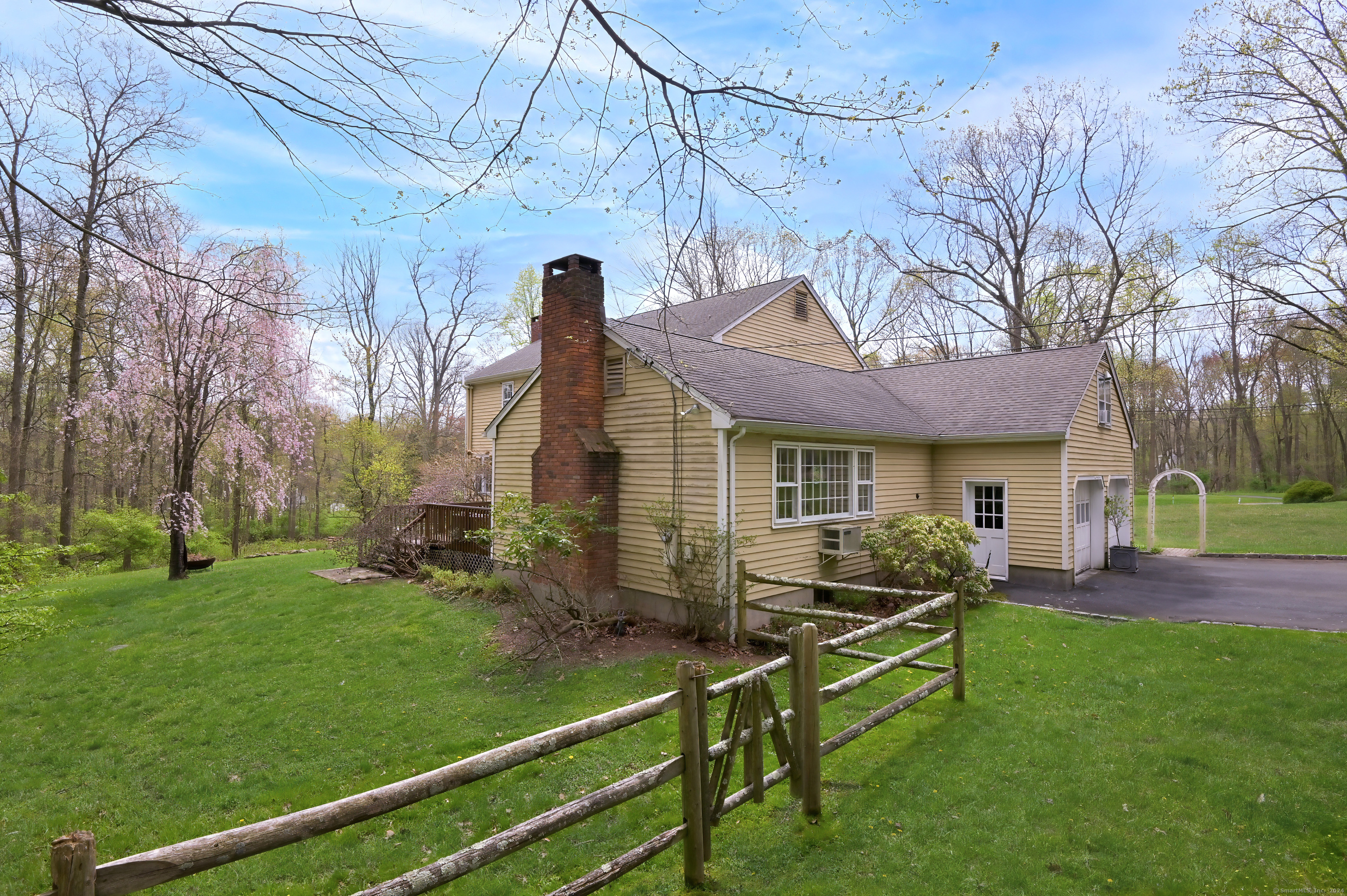 40 Scarlet Oak Drive