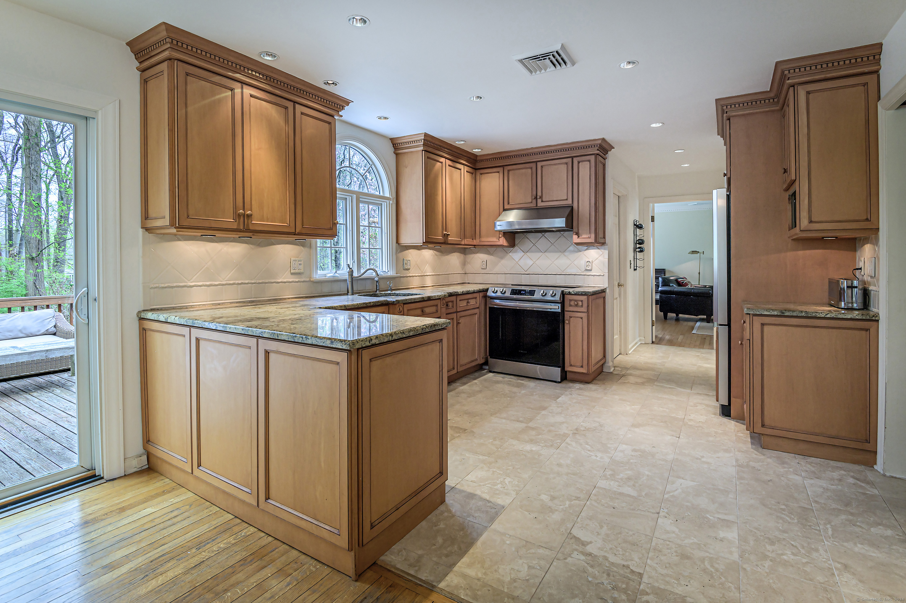 40 Scarlet Oak Drive