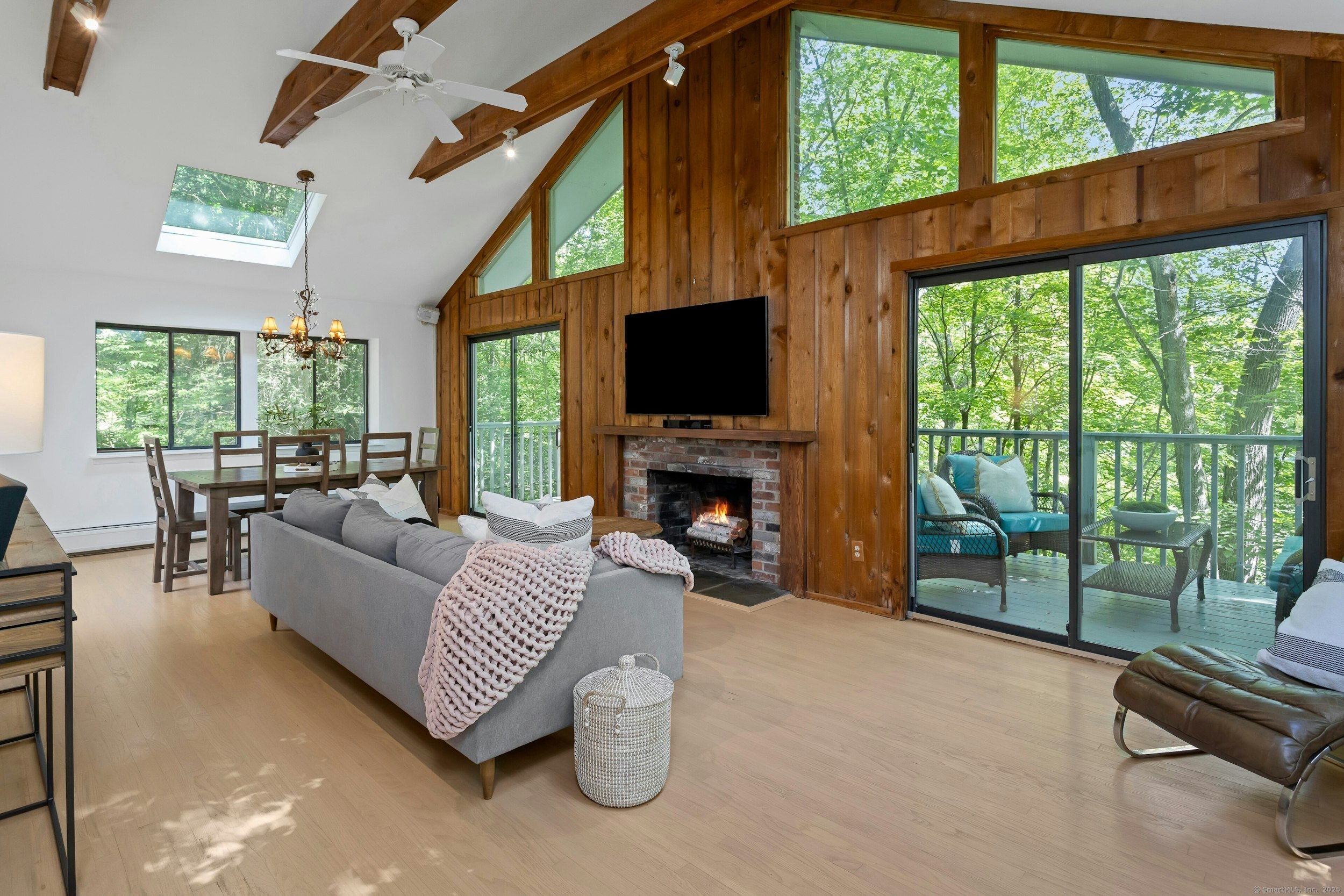 73 Lakeside Drive