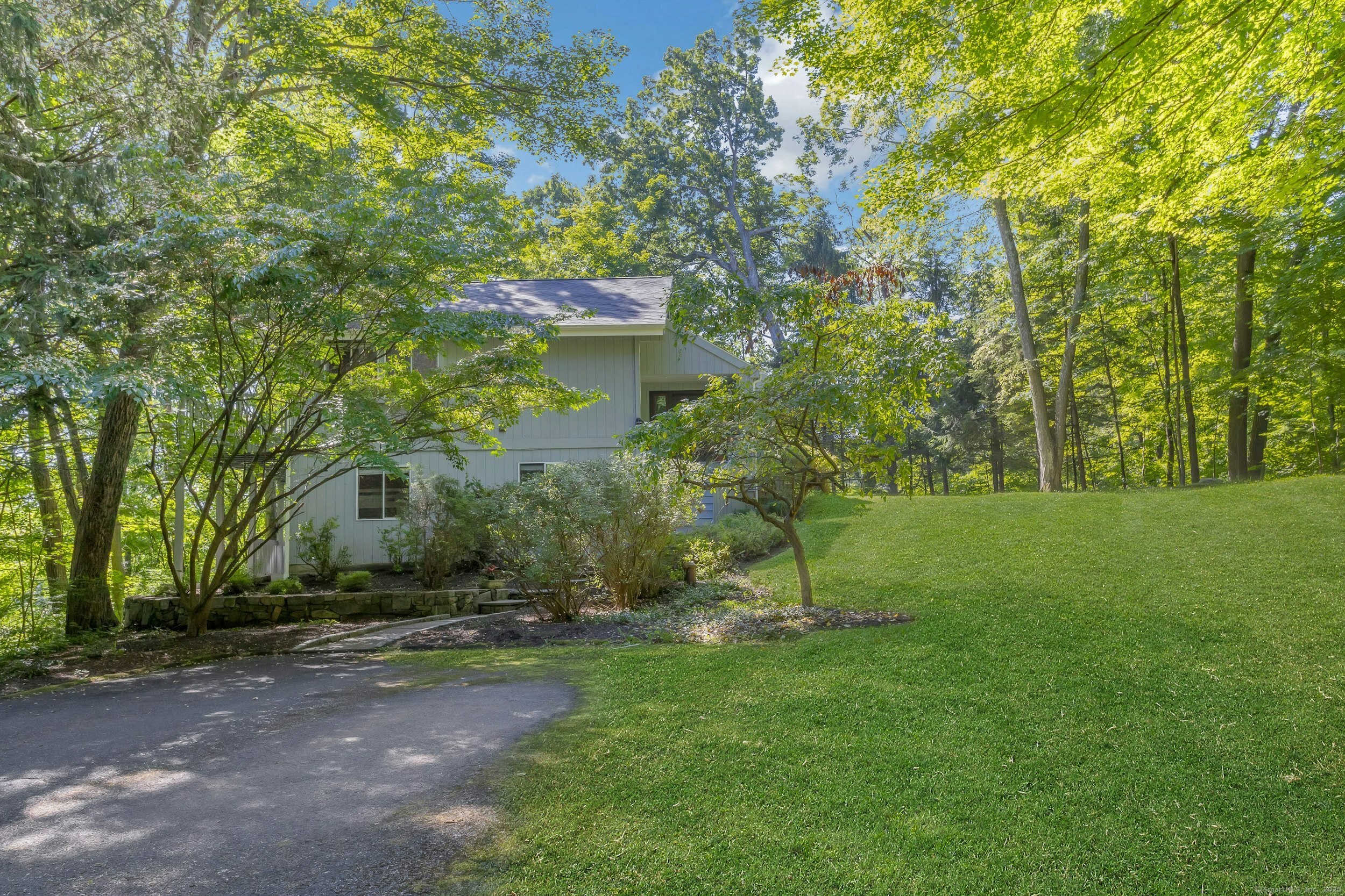 73 Lakeside Drive
