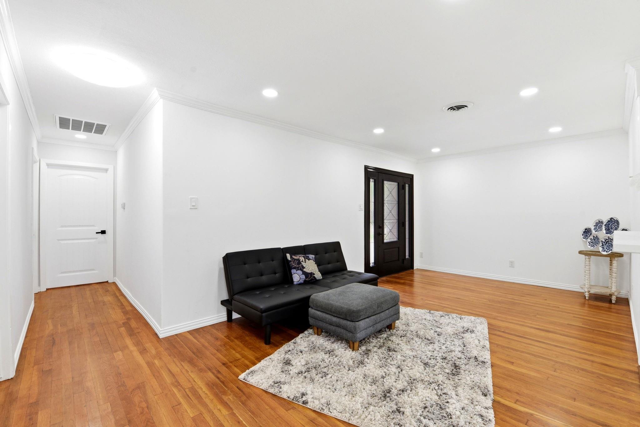 5714 Nina Lee Lane