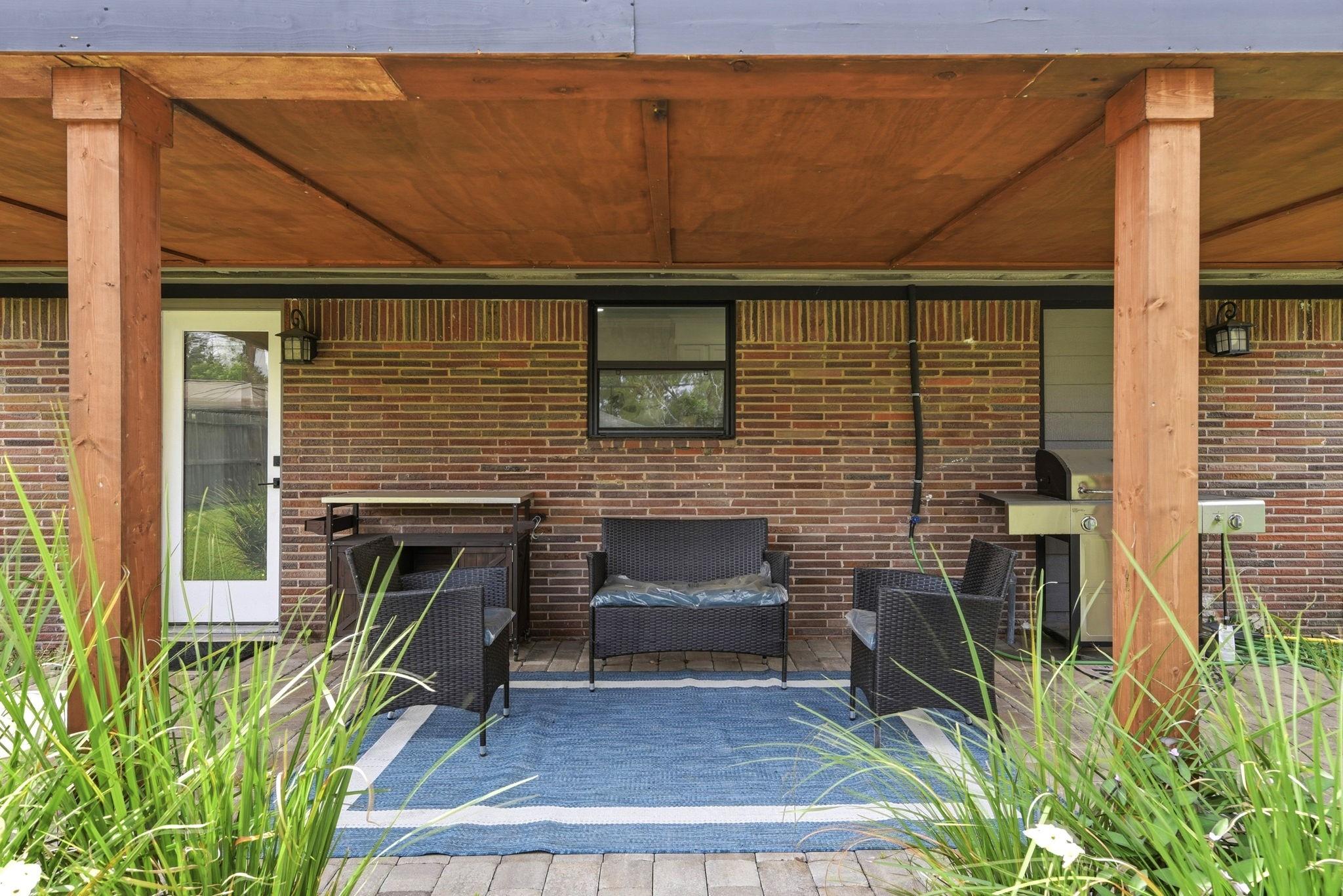 5714 Nina Lee Lane