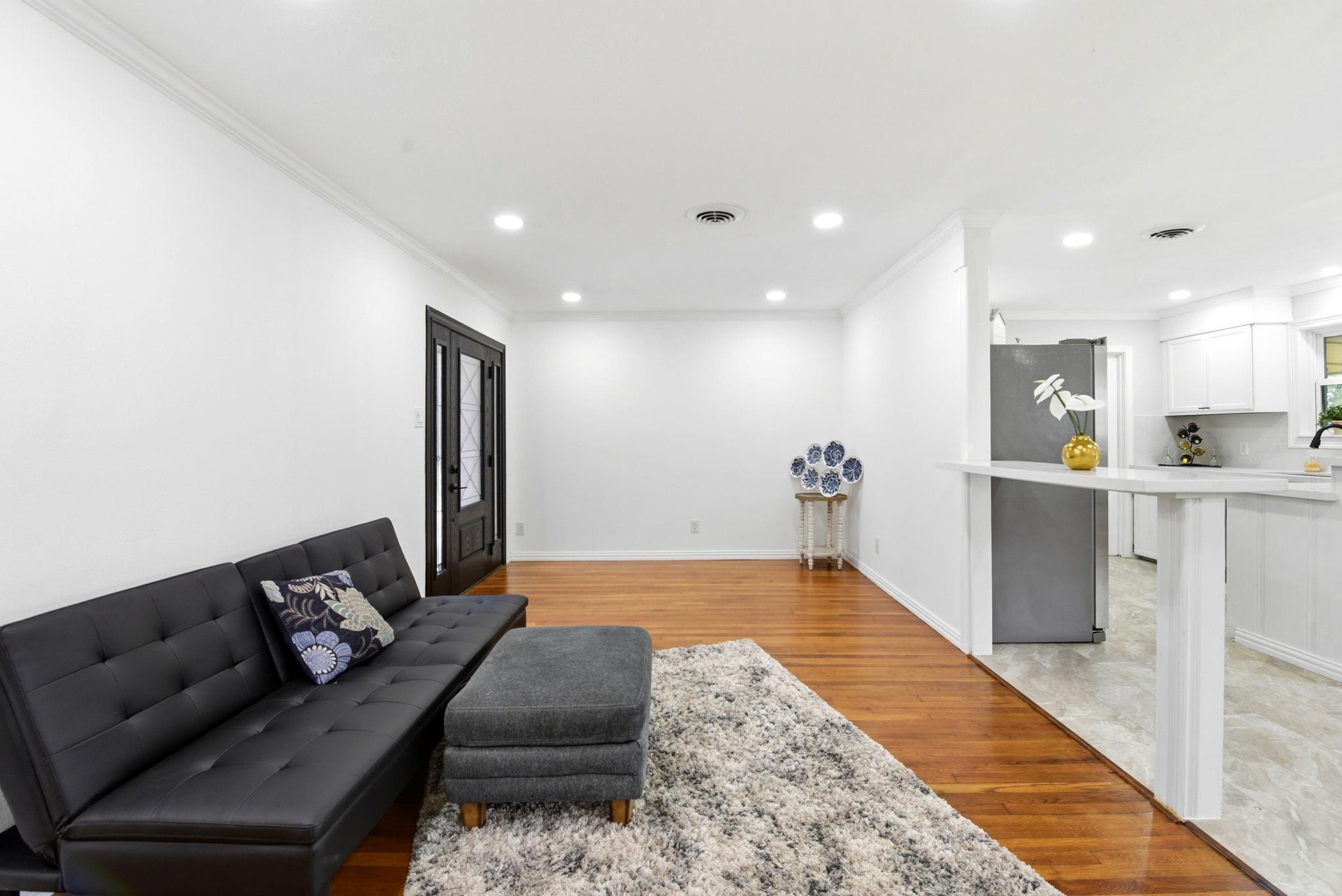 5714 Nina Lee Lane