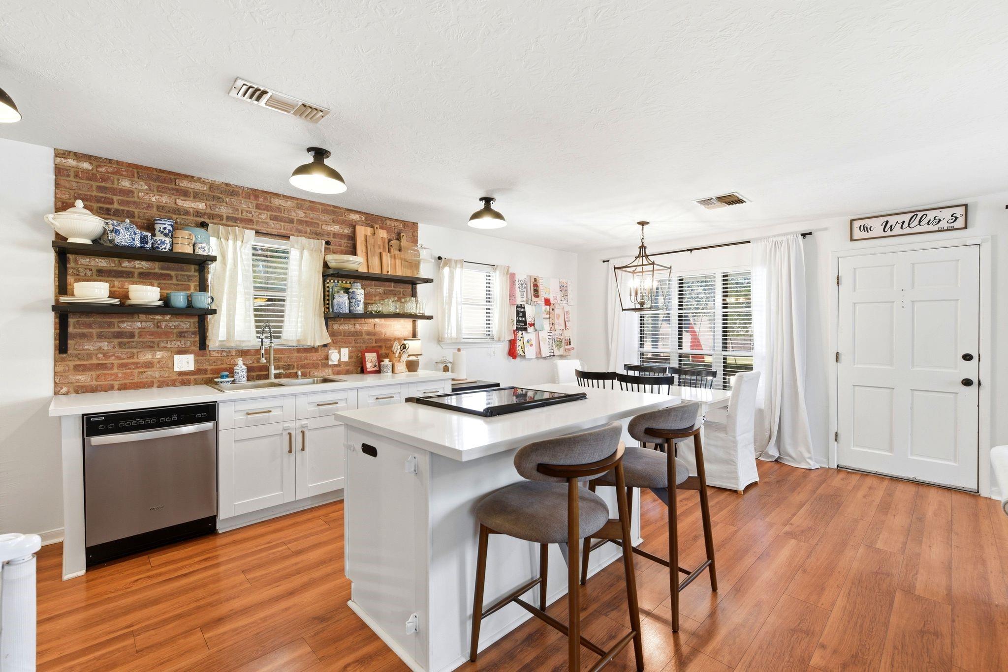 10707 Hillside Drive
