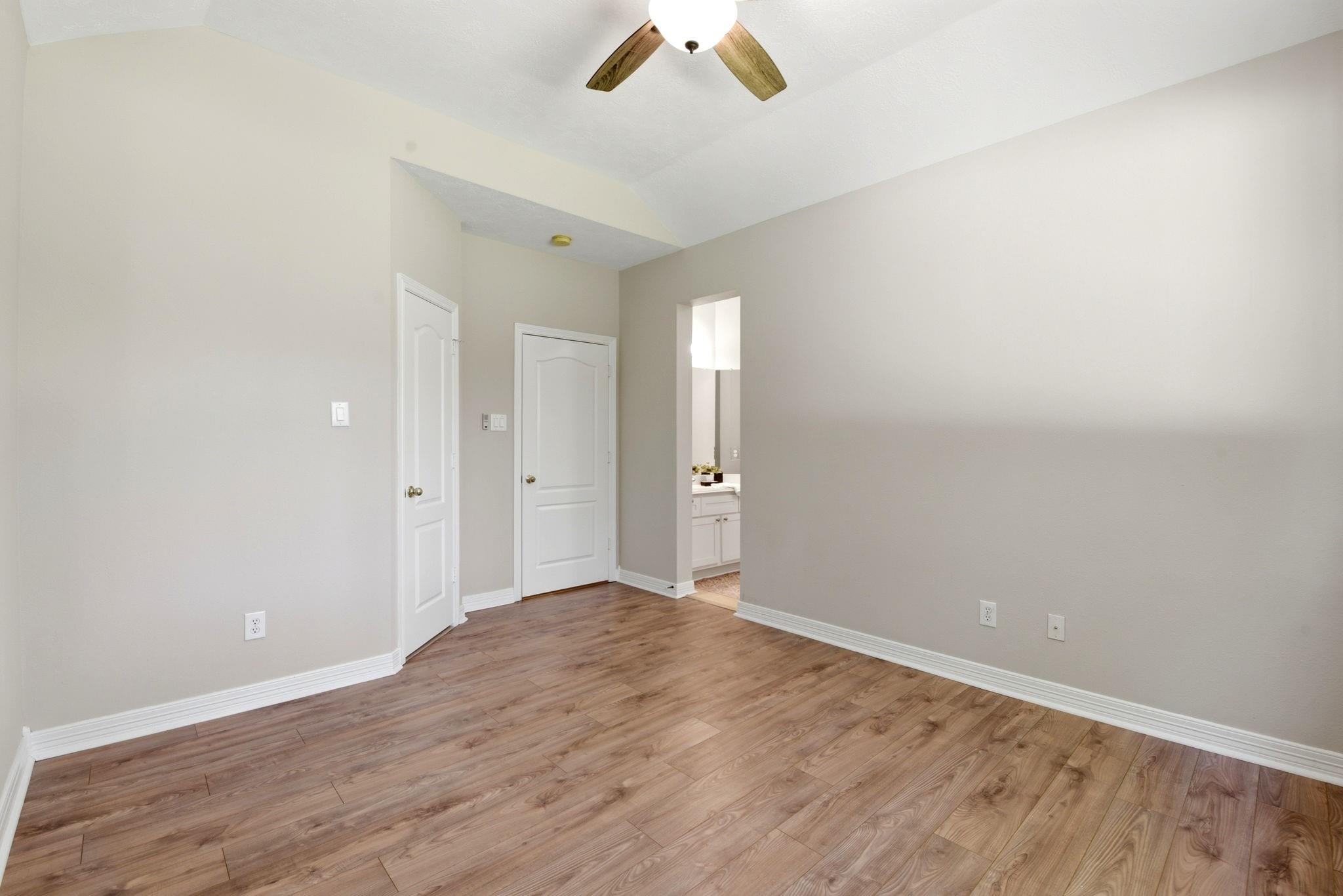 10965 Lake Forest Drive