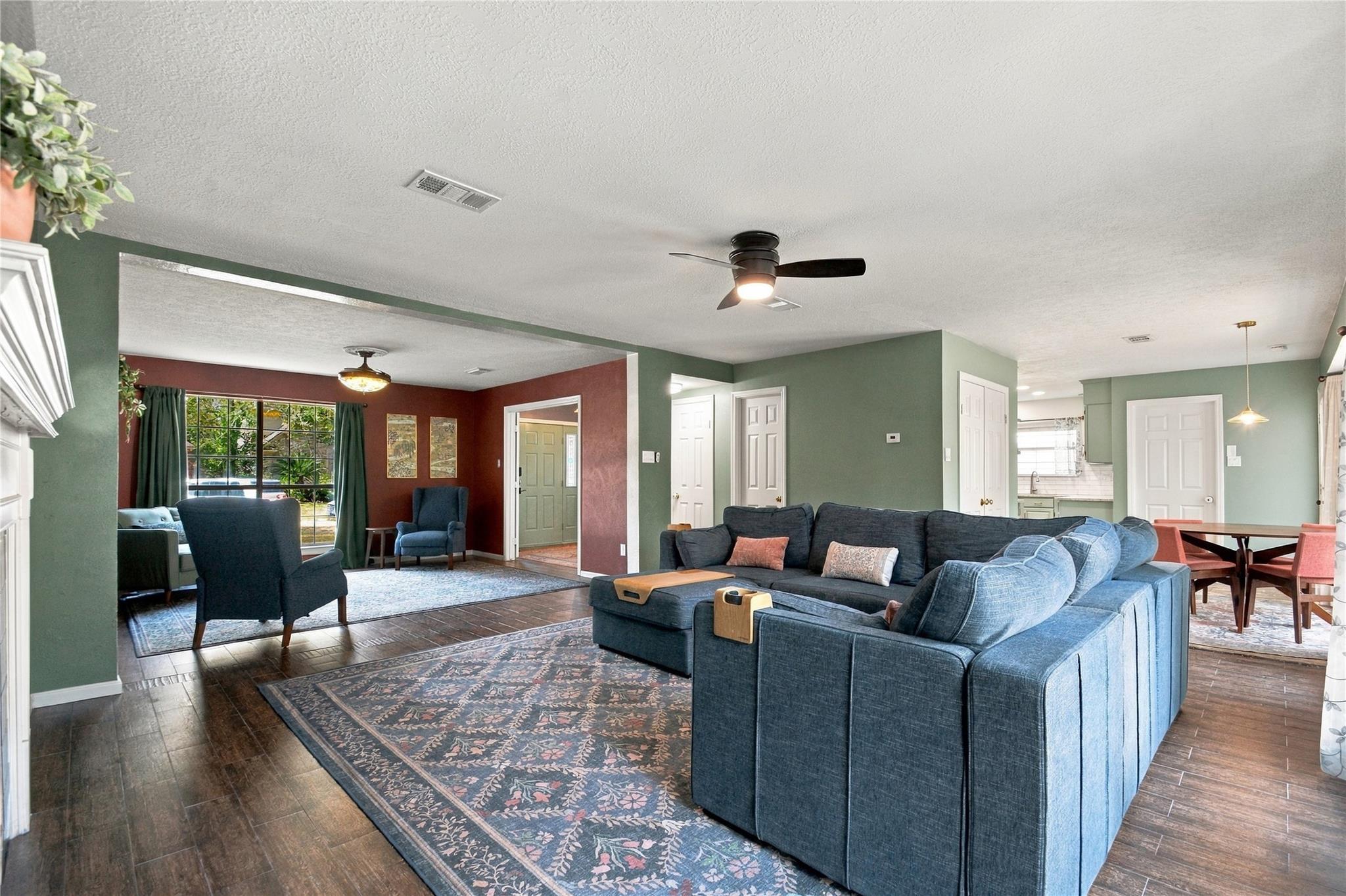 309 E Golden Arrow Circle
