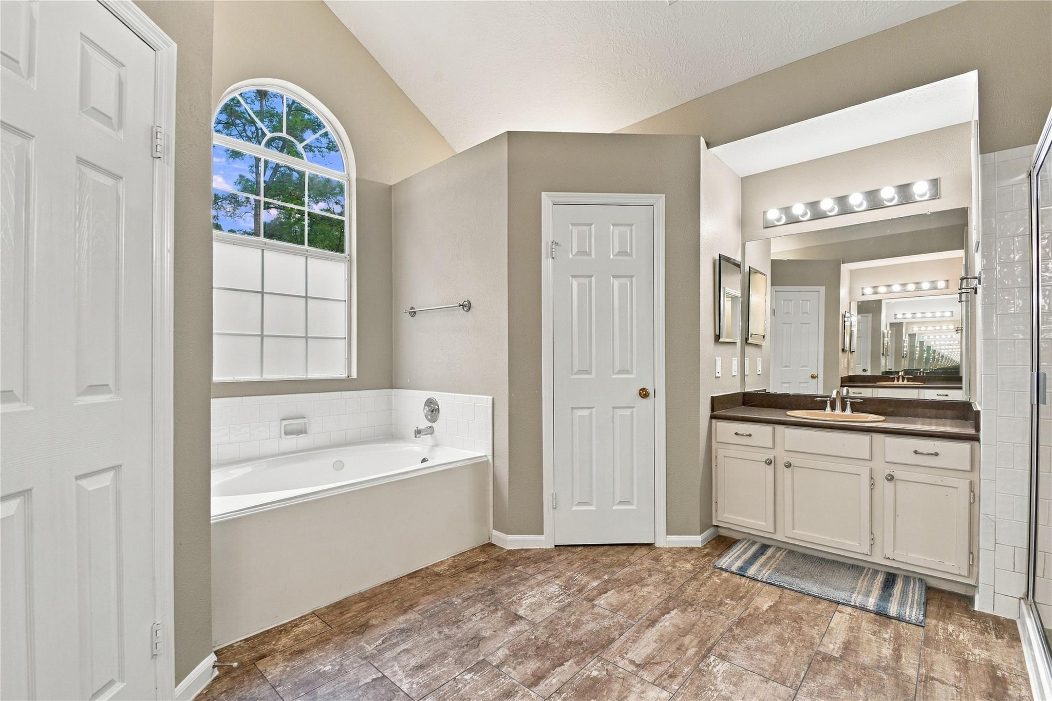 309 E Golden Arrow Circle