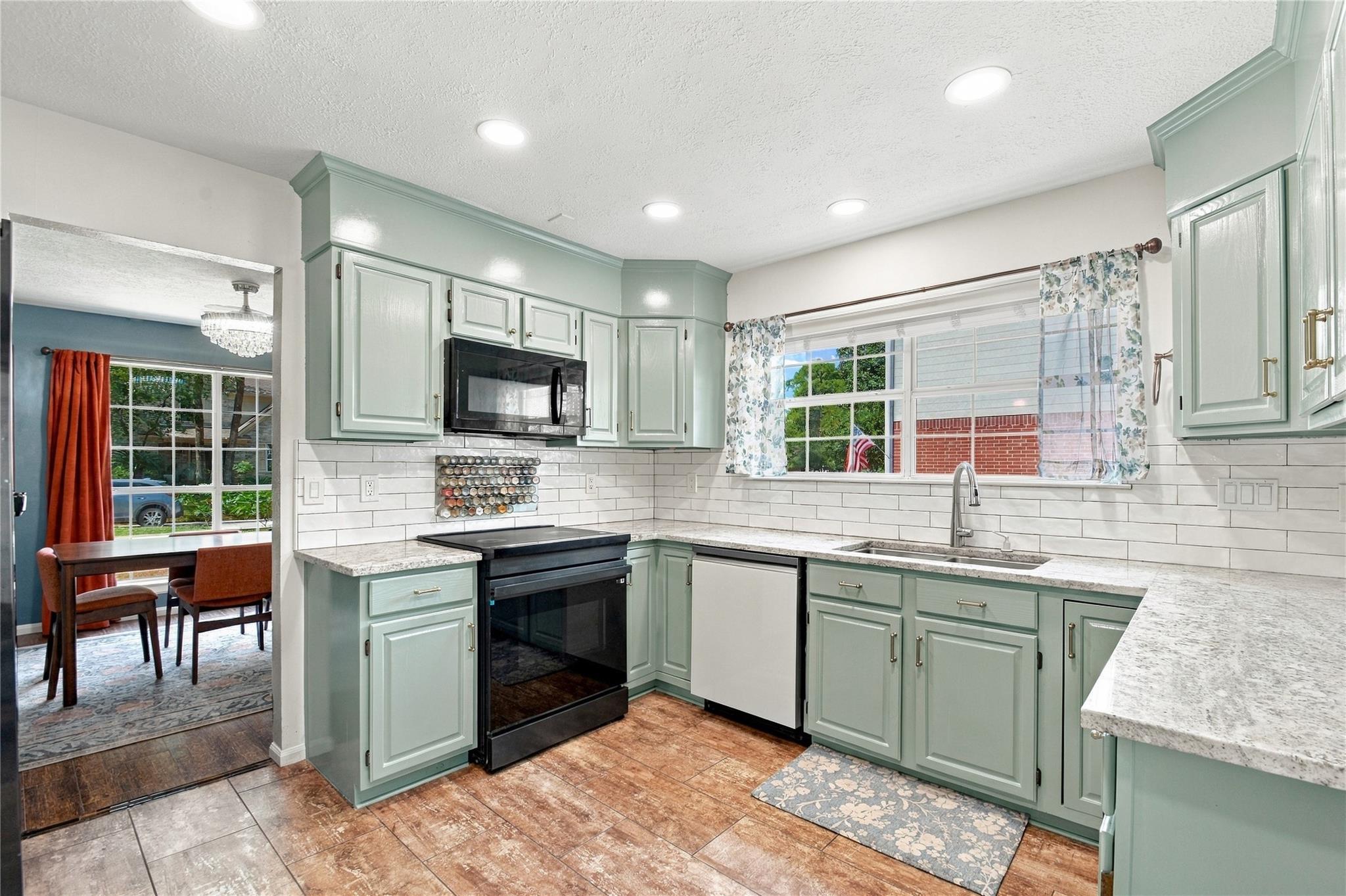 309 E Golden Arrow Circle