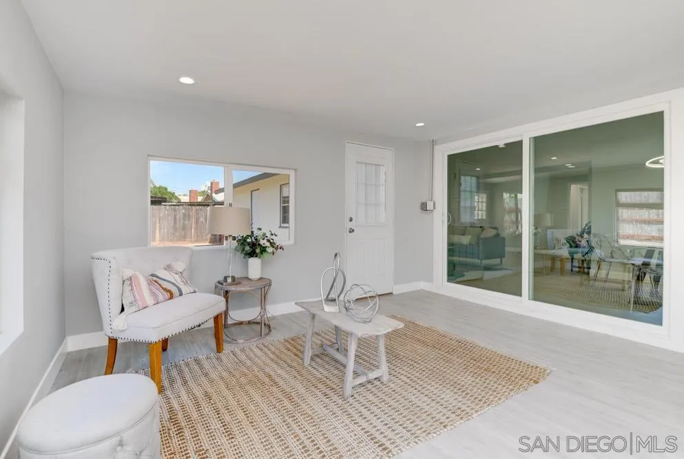 4568 Clairemont Dr