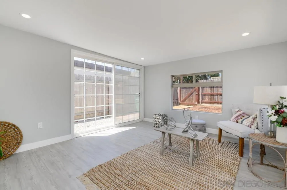 4568 Clairemont Dr
