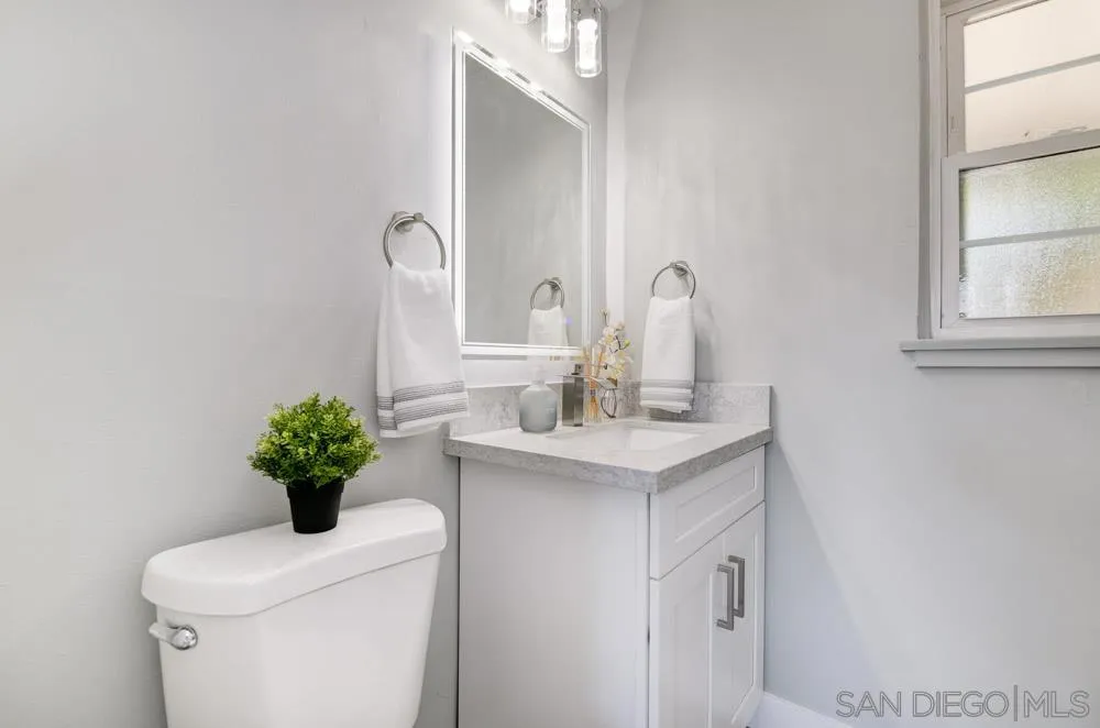 4568 Clairemont Dr