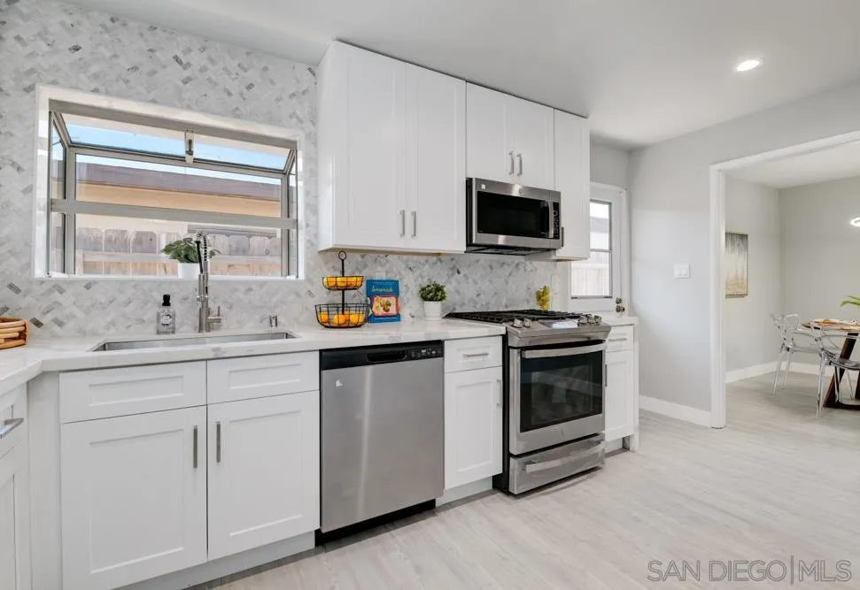 4568 Clairemont Dr
