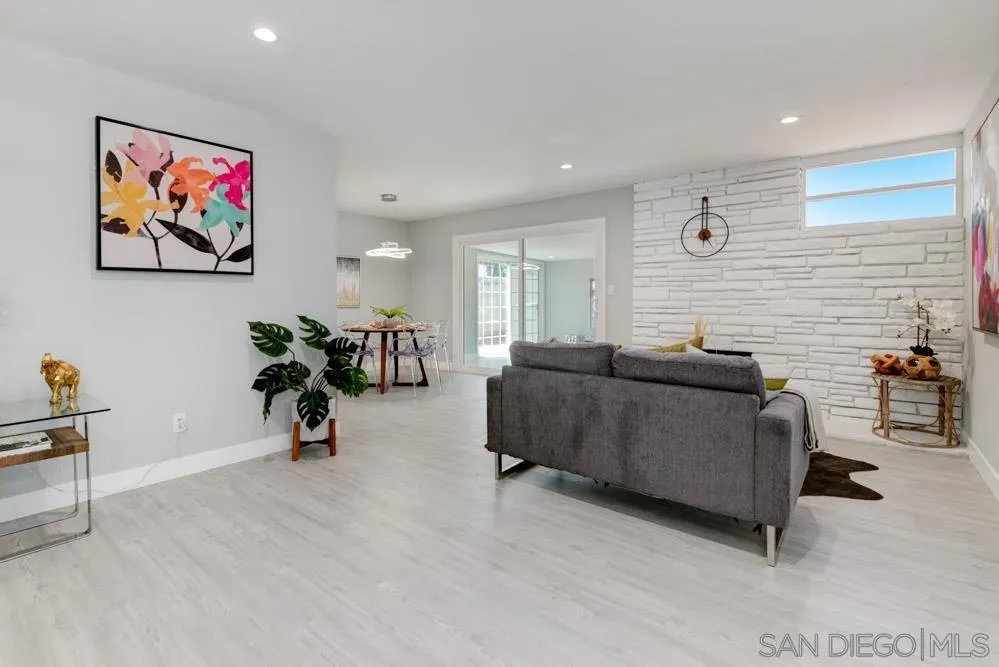 4568 Clairemont Dr