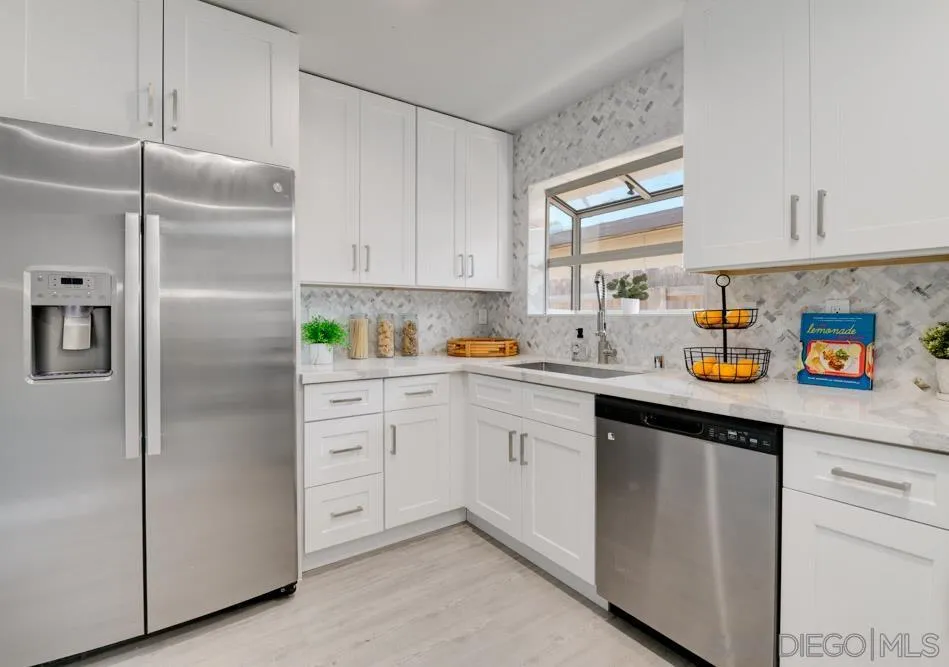 4568 Clairemont Dr