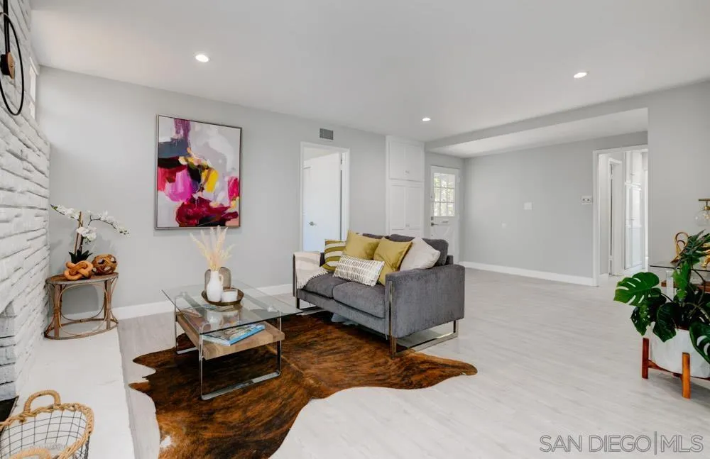4568 Clairemont Dr