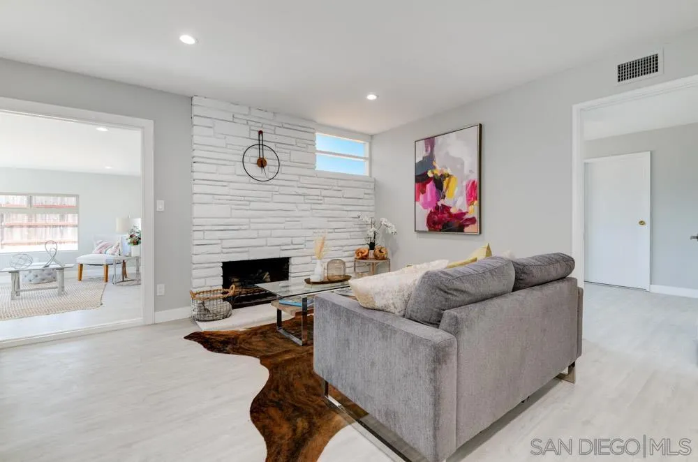 4568 Clairemont Dr