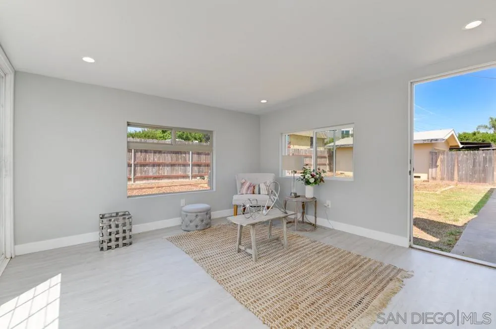 4568 Clairemont Dr