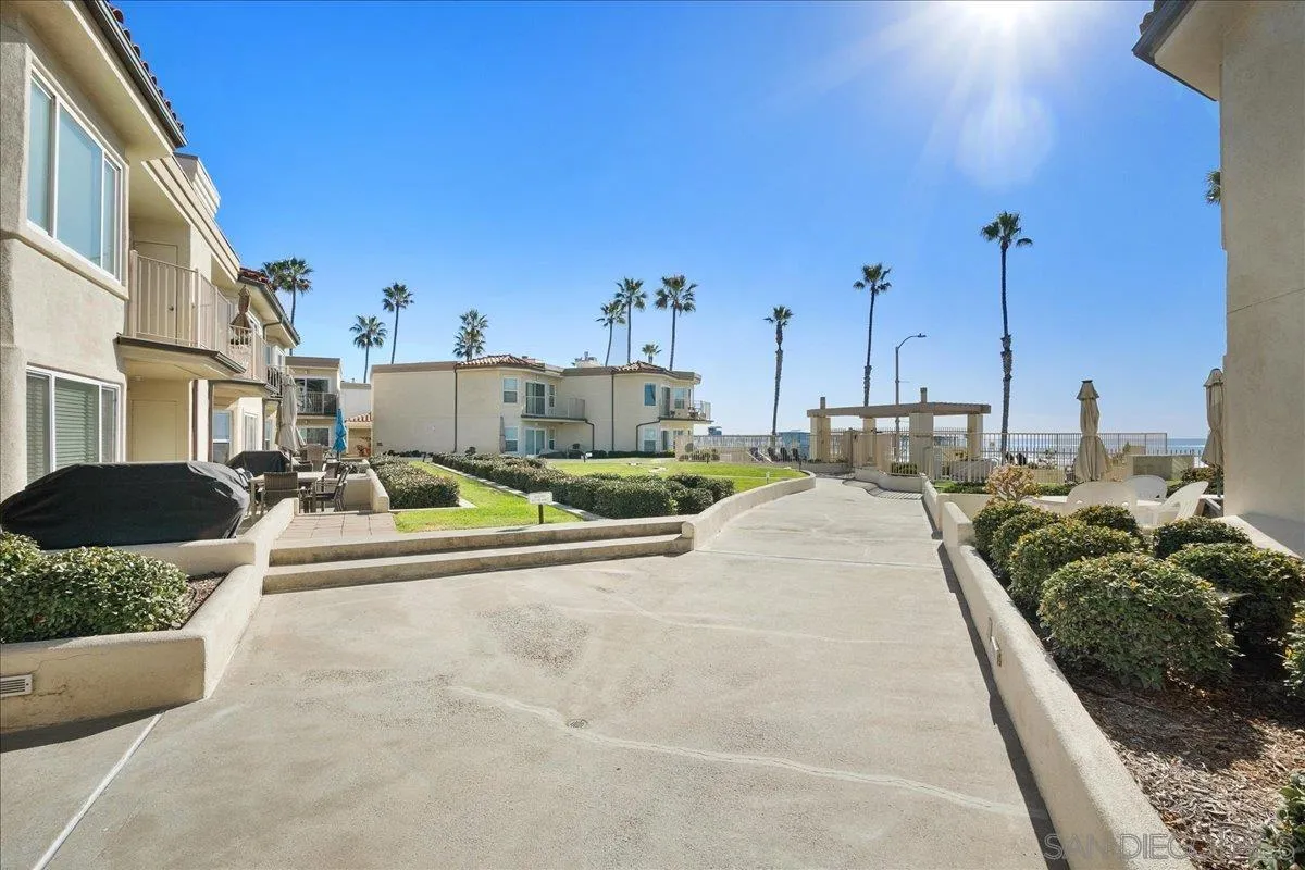 600 N The Strand Unit 51