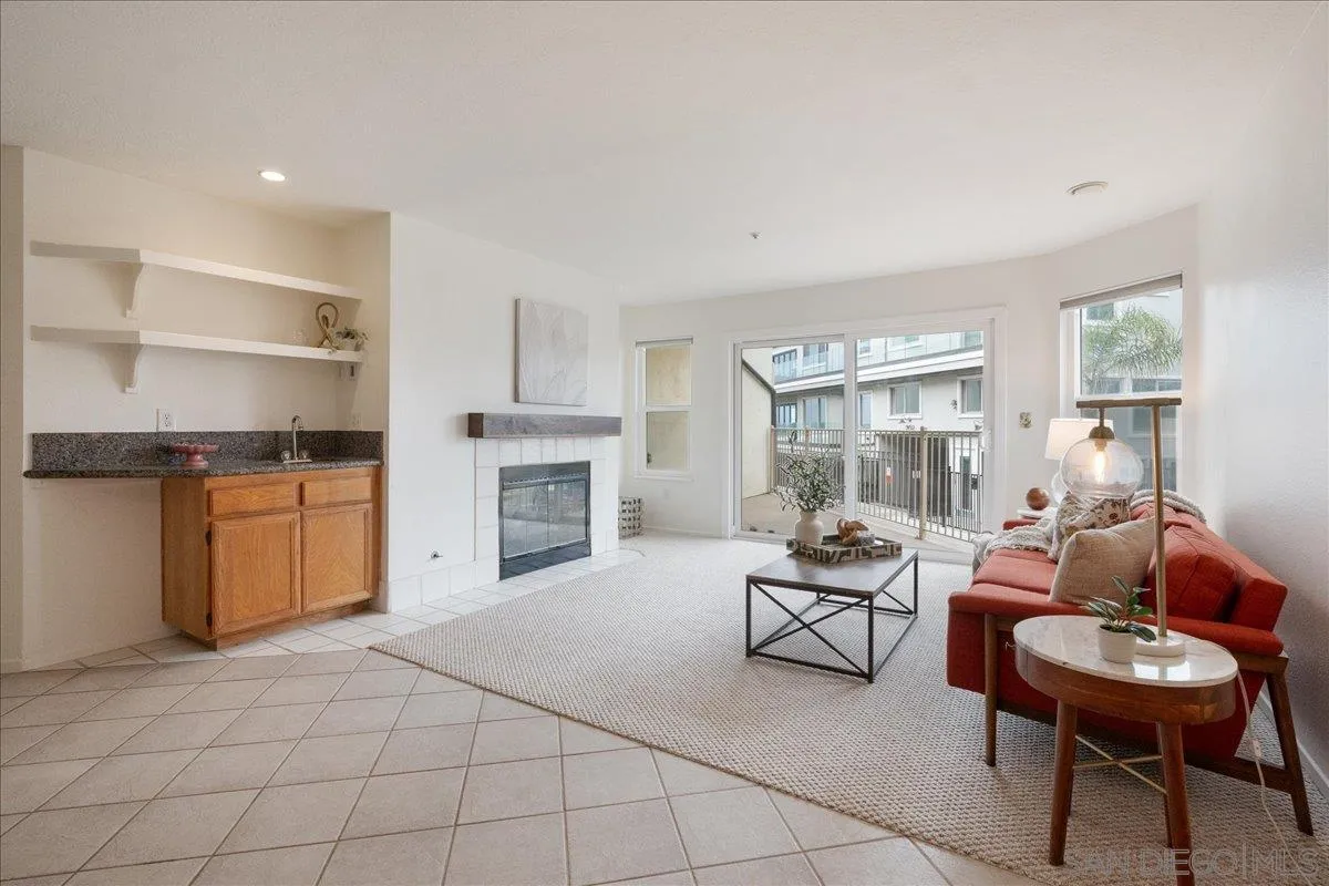 600 N The Strand Unit 51