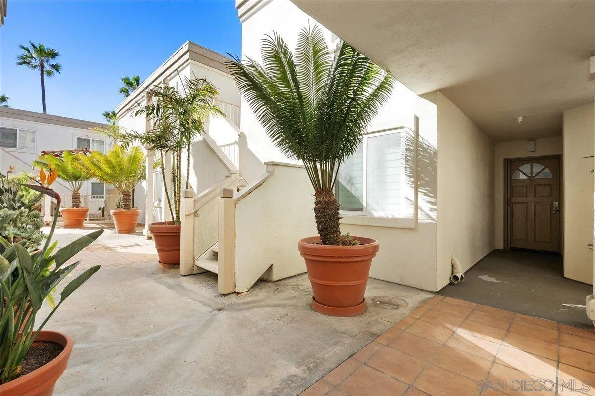 600 N The Strand Unit 51