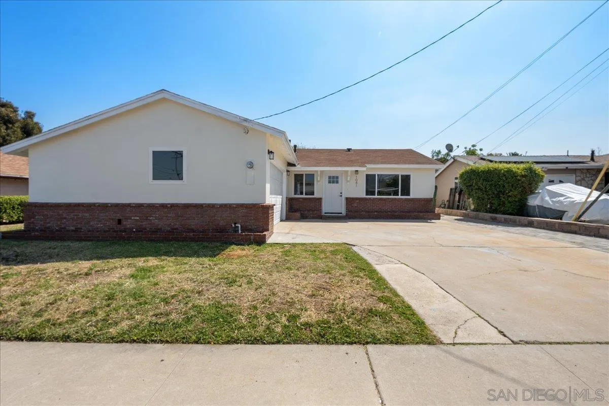 1041 Angelo Dr
