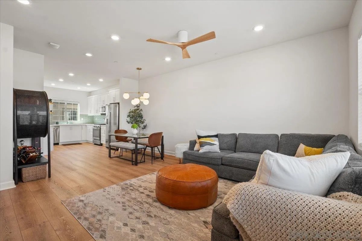 4373 Pacifica Way Unit 9