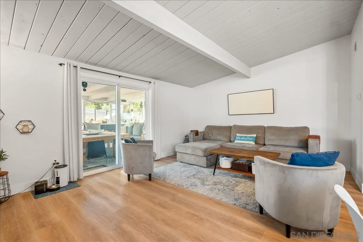 861 Paraiso Ave