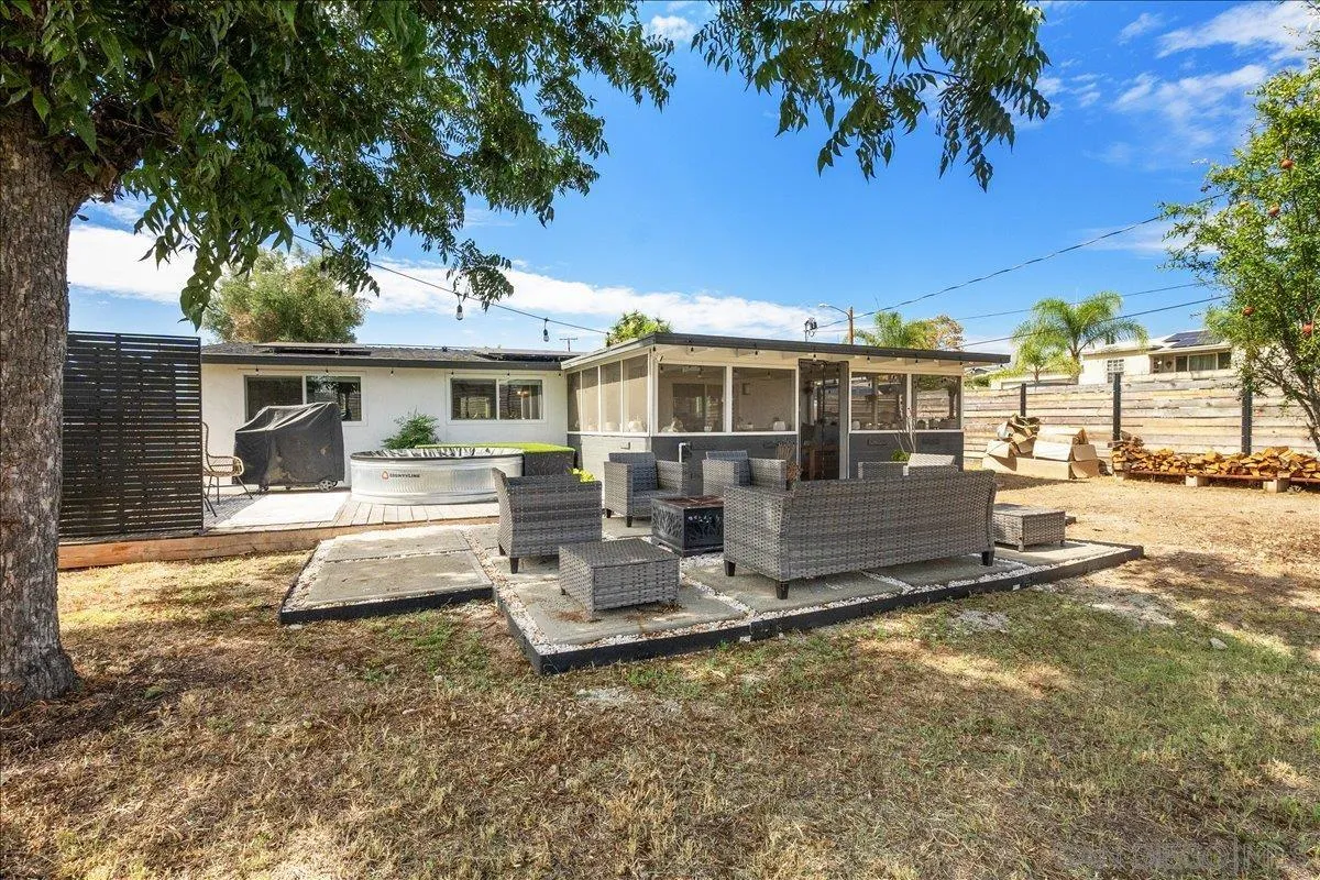 861 Paraiso Ave
