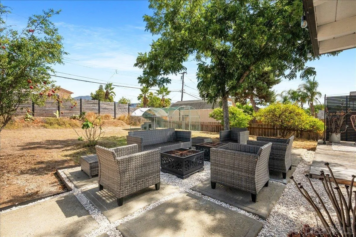 861 Paraiso Ave